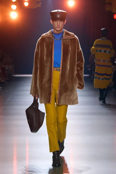 Look 13